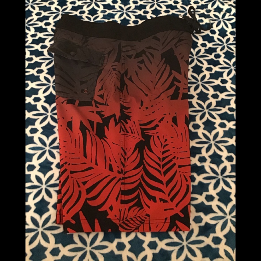 Old Navy board shorts California mens 30”waist black red cool designs 🏝️